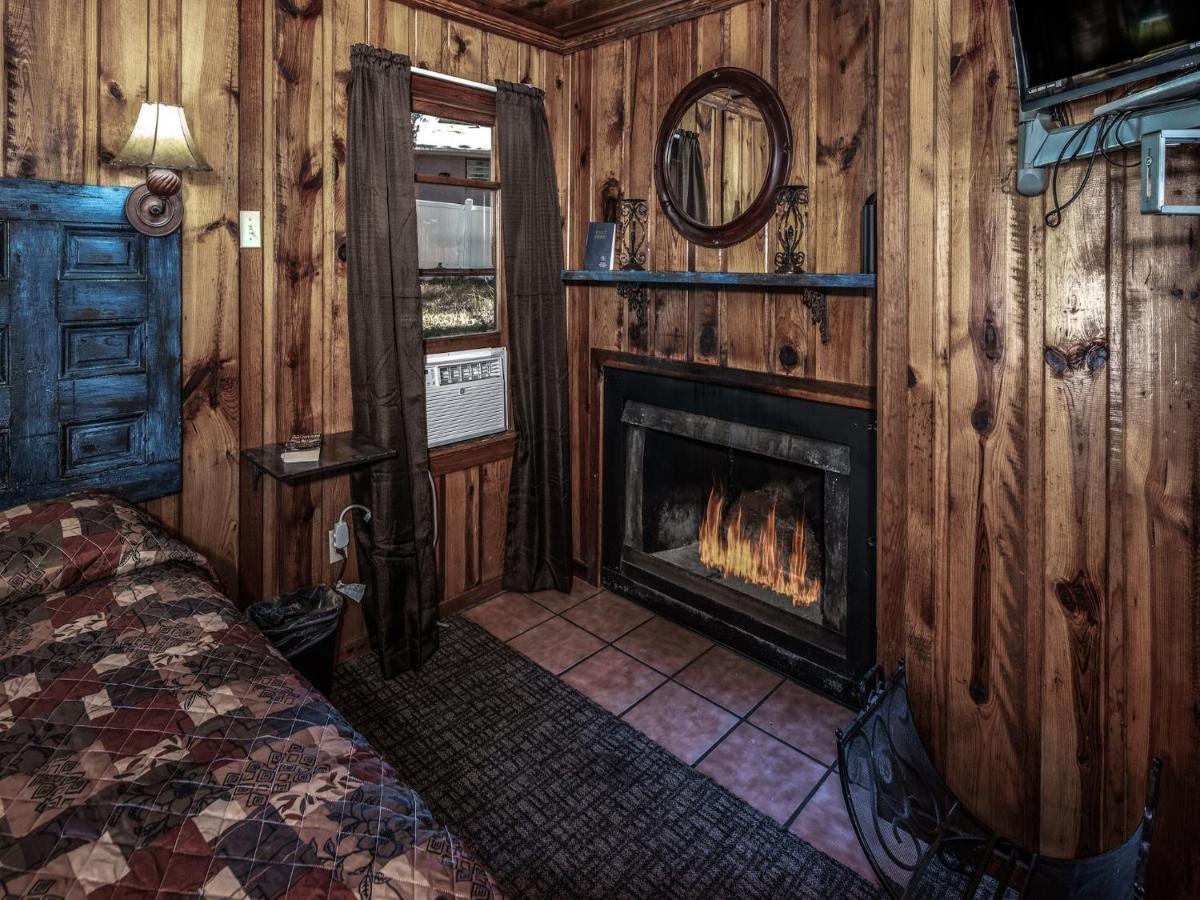 Apache Village 4, King Studio, Midtown, Sleeps 2 Ruidoso Extérieur photo